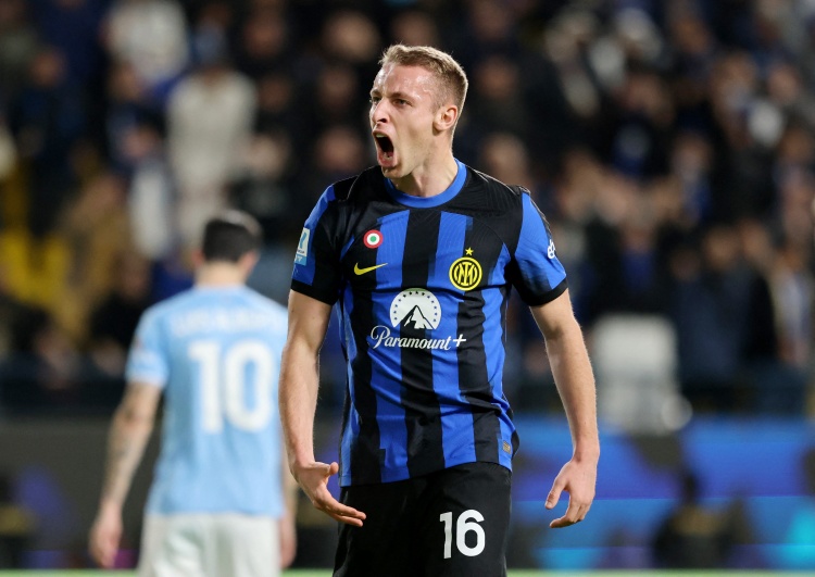 中乙首轮李圣龙代表海港B队首发，曾为海港一队贡献26球14助攻