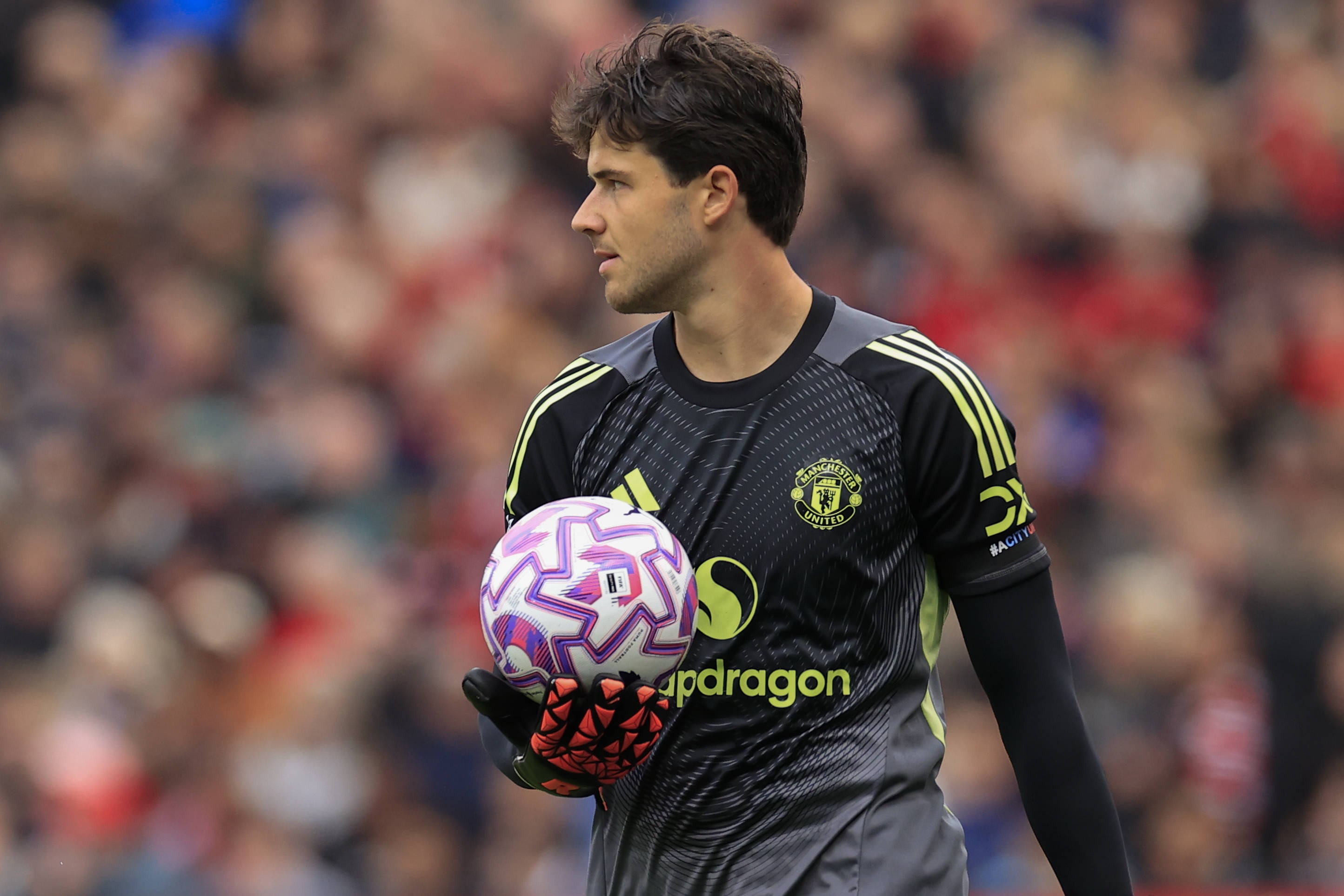 中乙首轮李圣龙代表海港B队首发，曾为海港一队贡献26球14助攻